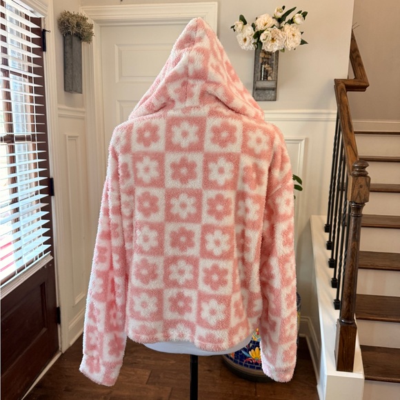 Crave Fame NWOT Woobie Printed Fuzzy Cropped Hooded Sweater in Dusty Pink - Picture 3 of 6